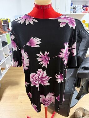 Y2K Vintage Women's Black Floral Short-Sleeve Top - Pink Bloom